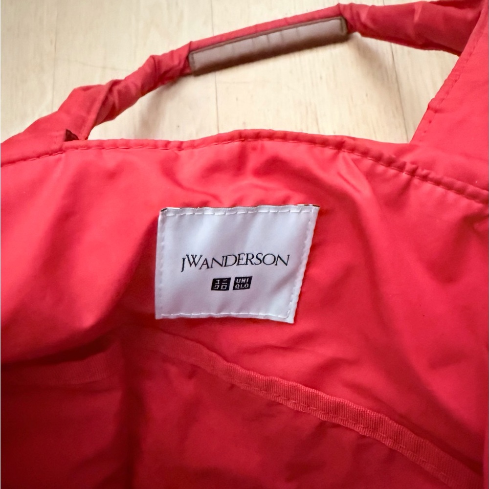 JW Anderson X Uniqlo X Large Red Quilted Tote Bag EUC - Picture 2 of 3